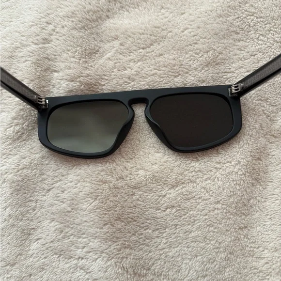 Saint Laurent Matte Black Sunglasses GV 7125/S - Picture 5 of 9